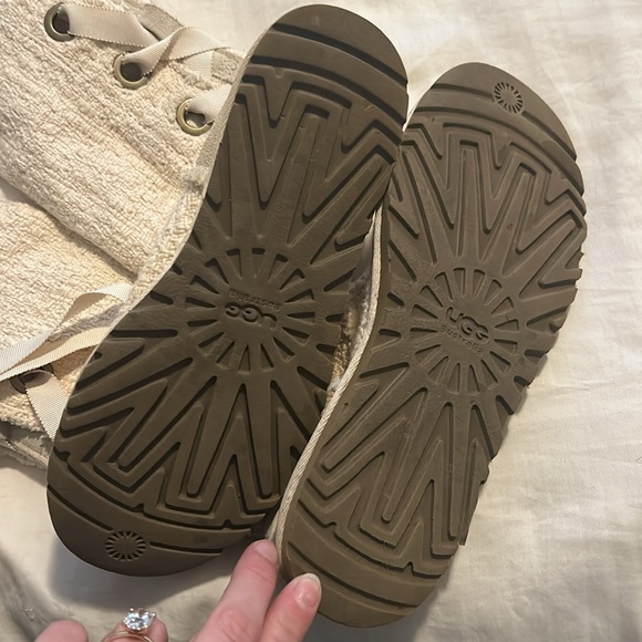 NWOT Ugg Australia Heirloom knit cream lace up boots! - Picture 8 of 13